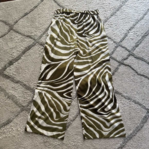 Joie wide leg pants Olive cream Zebra Print Satin Pull On Boho Tropical small - Picture 7 of 7